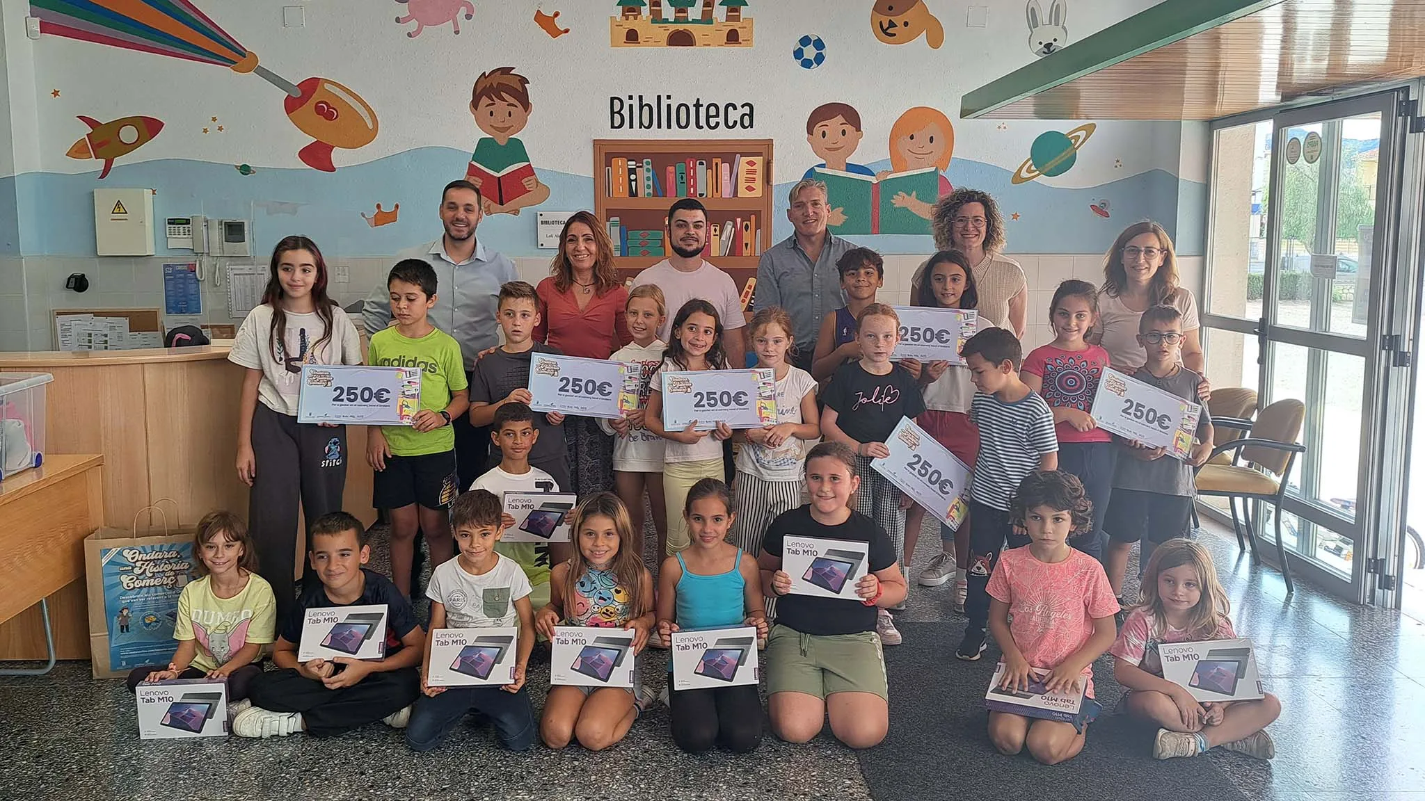 entrega de premios en el ceip sanchis guarner por participar en la campana ondara una historia de comerc