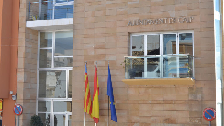 Fachada del Ayuntamiento de Calp