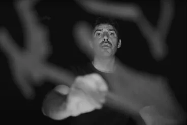 imagen del videoclip de paradigma mort del pegolino alex segui