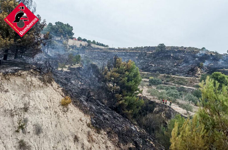 Incendio en el camí Serrallonga con Beníver de Benissa 03