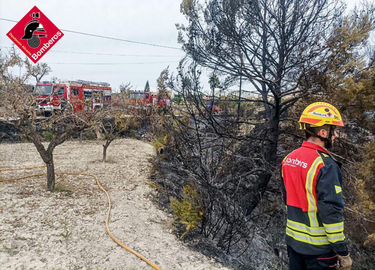 Incendio en el camí Serrallonga con Beníver de Benissa 04