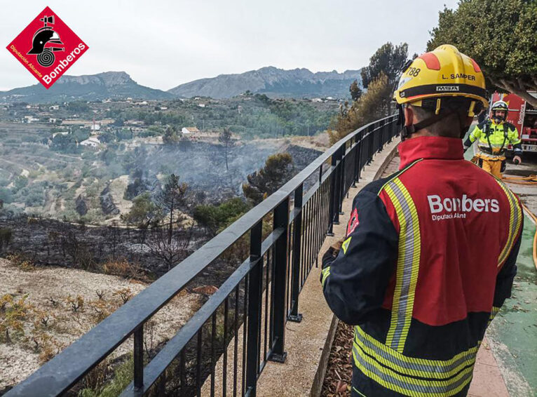 Incendio en el camí Serrallonga con Beníver de Benissa 07