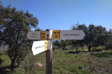 Indicaciones hacia el Cavall Verd de la Vall de Laguar
