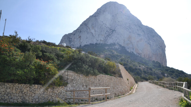 Inico de la subida al Peñón de Ifach de Calp