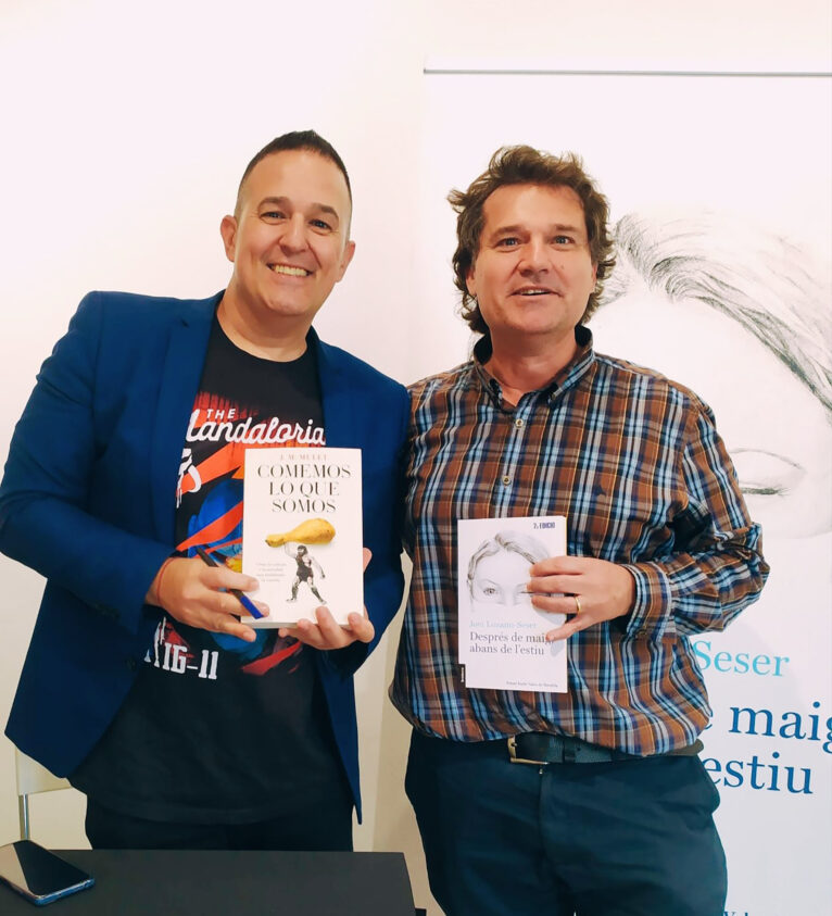 Jovi Lozano y JM Mulet en una presentación literaria