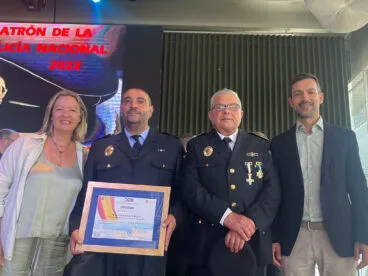 la policia nacional de denia reconoce a un agente de benitatxell por su destacada colaboracion en una intervencion policial