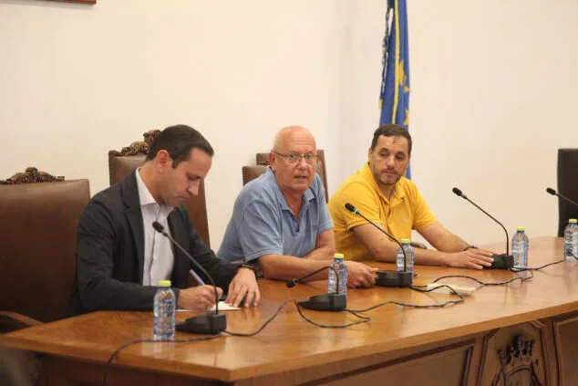 Imagen: Los alcaldes de Benissa, Arturo Poquet, Dénia, Vicent Grimalt, y Ondara, José Ramiro, en la reunión sobre la reversión del Hospital de Dénia