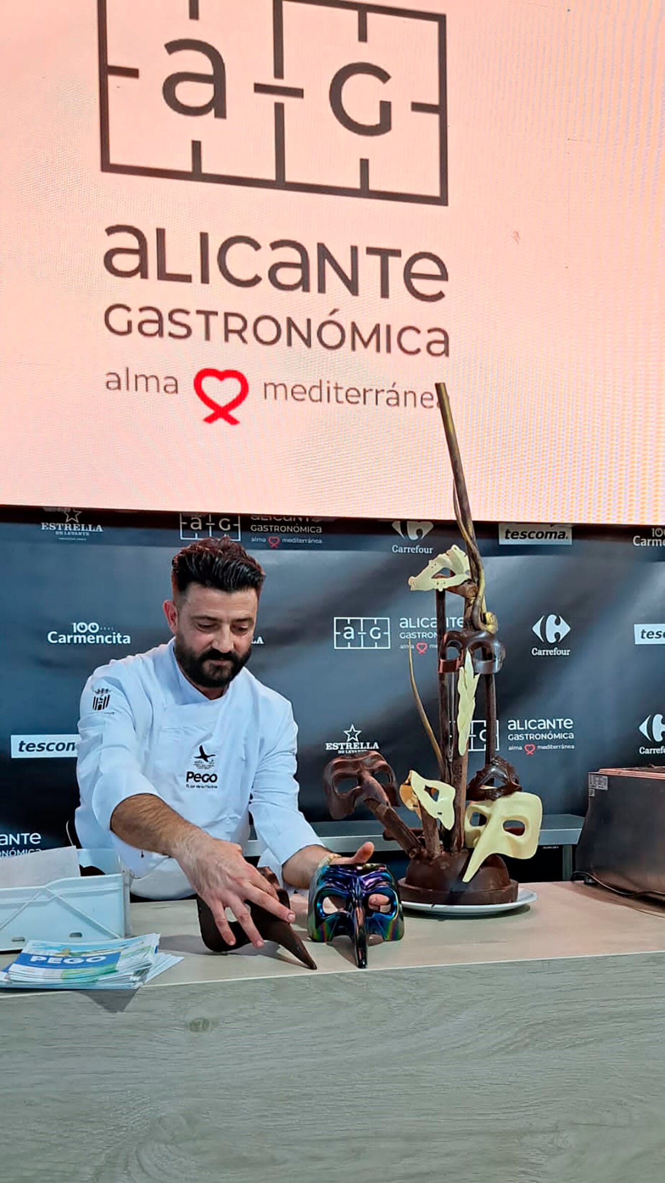 Maestro chocolatero de Pego