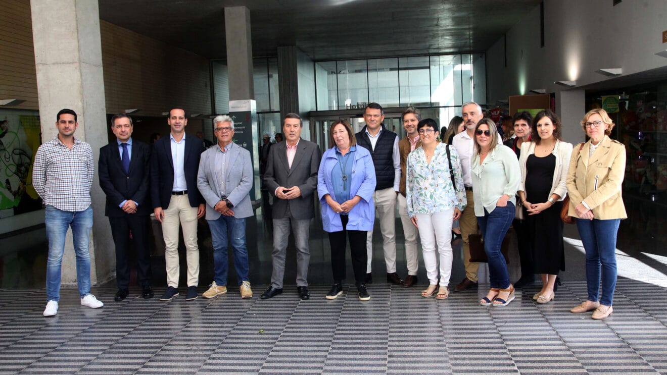 Marciano Gómez, conseller de Sanidad, arropado por el PP de la Marina Alta en el Hospital de Dénia