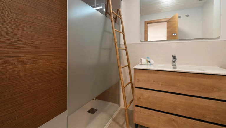 Moderno baño completo de estilo nórdico