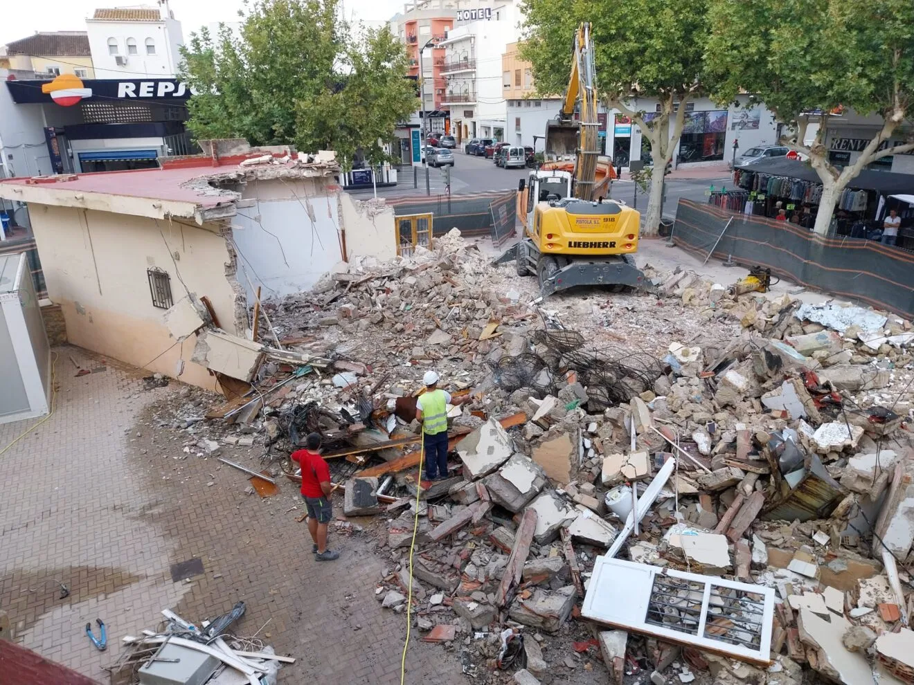 Demolición del bar de la plaza de toros de Ondara
