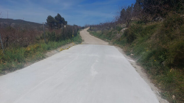 Imagen: Pavimentación parcial del camí del Xap de la Vall de Gallinera desde Benialí