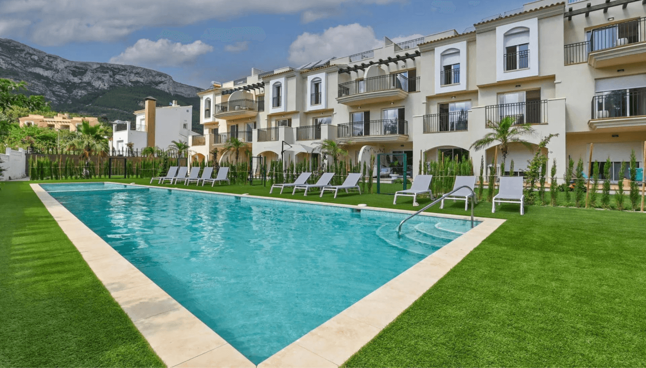 Piscina comunitaria de 12 metros para pegarte un refrescante chapuzón