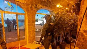 Plantación incautada en un lujoso chalet de Calp