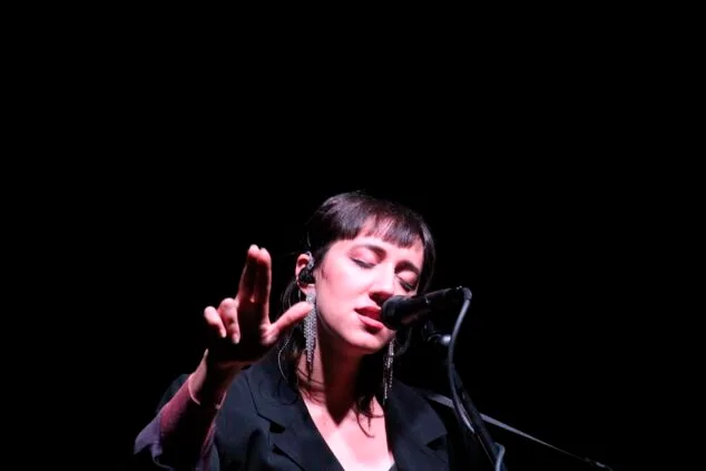 Imagen: Sandra Monfort, cantante y guitarrista de Pedreguer