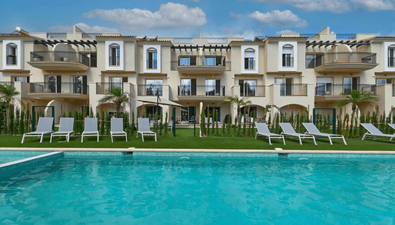 Zona de exterior del alojamiento, ideal para disfrutar con los niños y no perderlos de vista