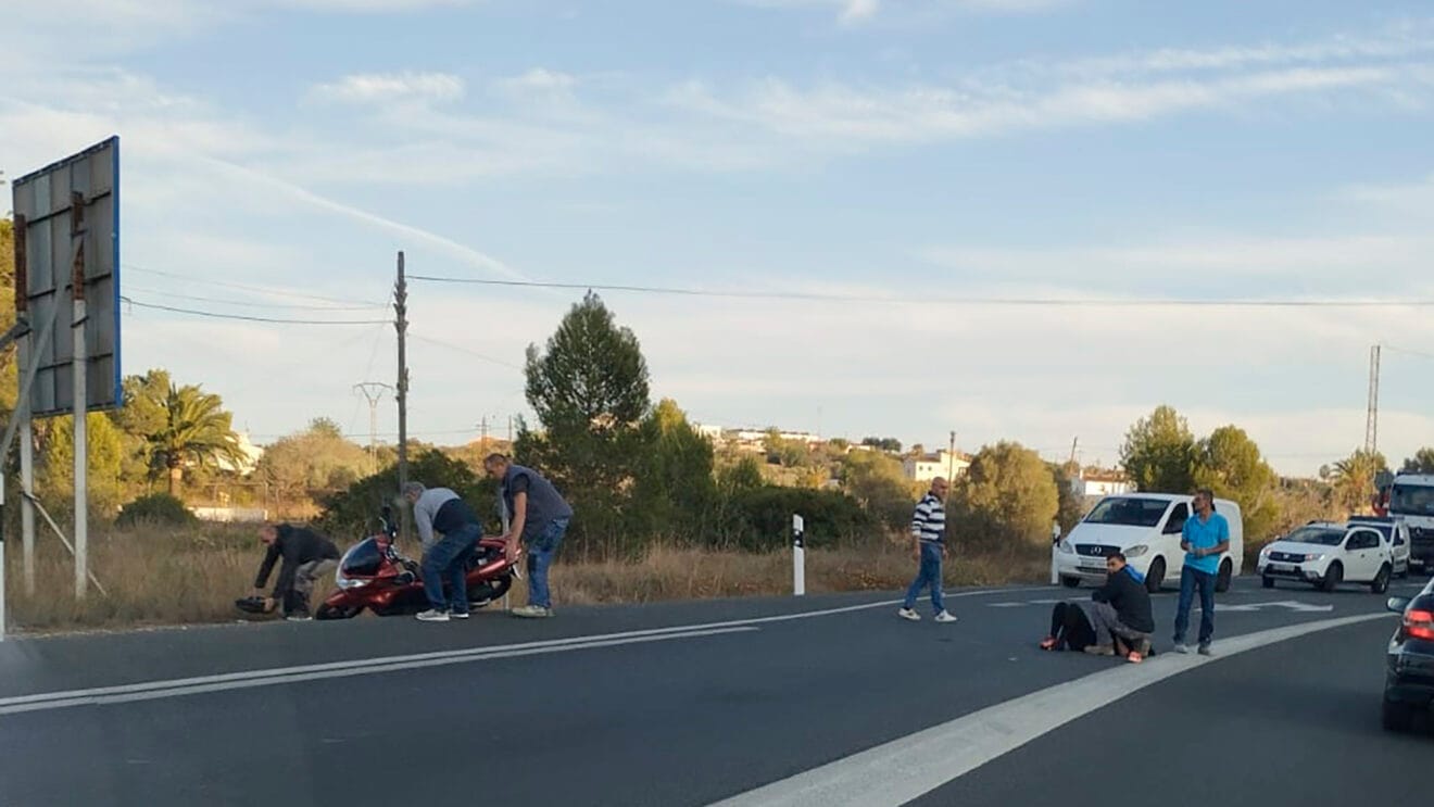 Accidente de moto entre Gata y Pedreguer