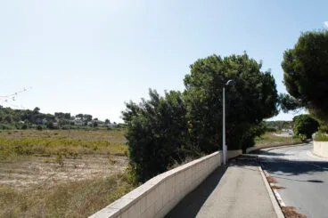 Acera en el camí de la Camarrocha junto a la Vall de Les Sorts