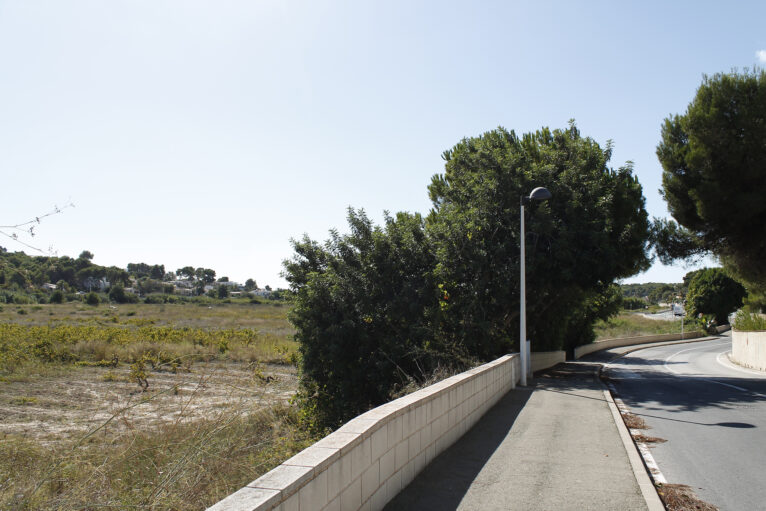 Acera en el camí de la Camarrocha junto a la Vall de Les Sorts