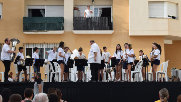 Imagen: Actuación de la escuela de Música y Danza de Benitatxell en verano