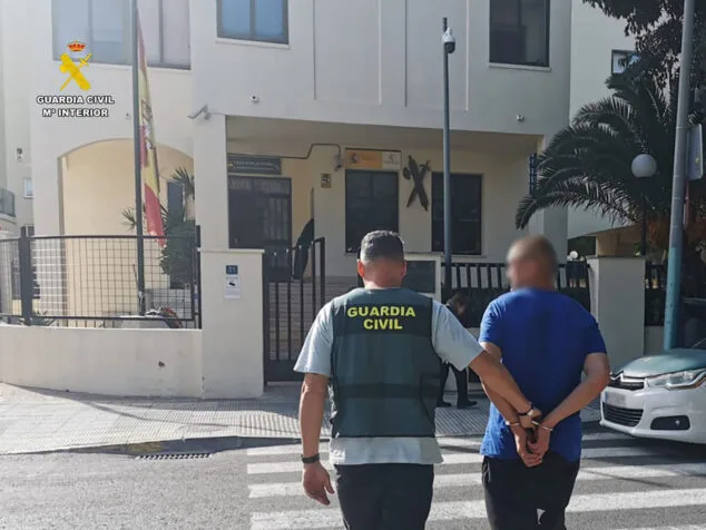 Imagen: Al detenido se le han imputado ocho delitos de hurto en el interior de garajes y trasteros, y un delito de estafa