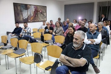 Asistentes a la reunión sobre el Departamento de Salud de Dénia