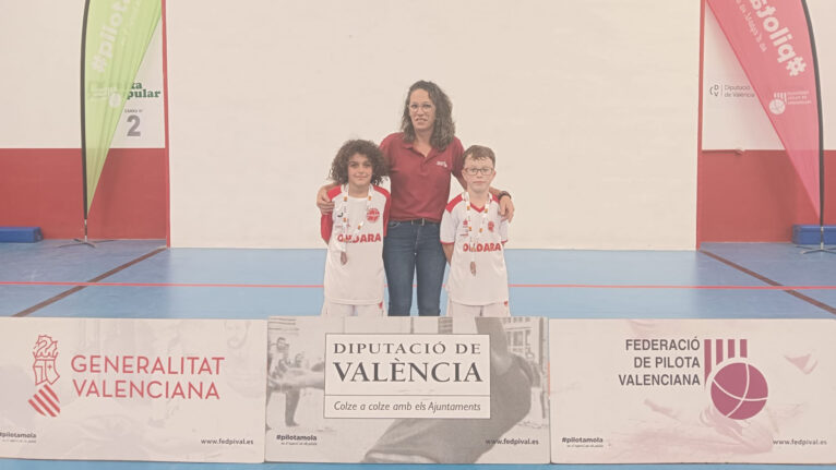 Benjamines por parejas de l'Escola Municipal de Pilota d’Ondara