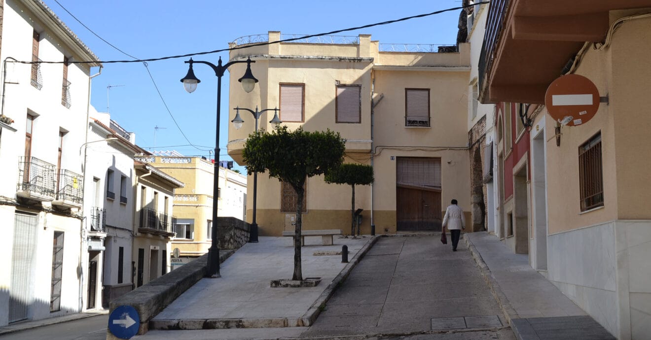 Calle del casco urbano de Pego