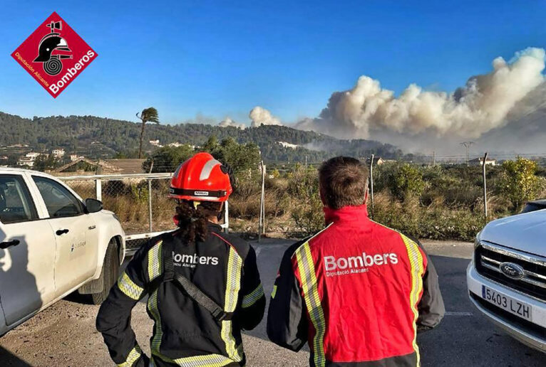 Consorcio Provincial de Bomberos de Alicante en el incendio de Montitxelvo