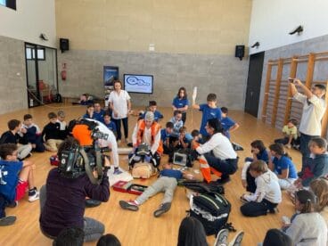 el alumnado de lalfas de pedreguer aprendiendo rcp