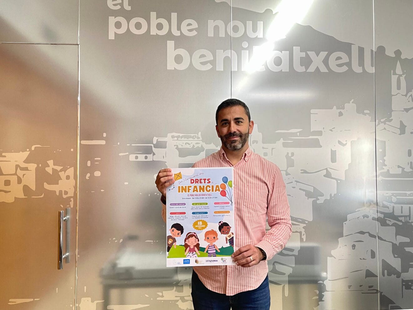 El concejal de Infancia y Educación de Benitatxell, Jorge Pascual, en la presentación de la Feria de los Derechos de la Infancia