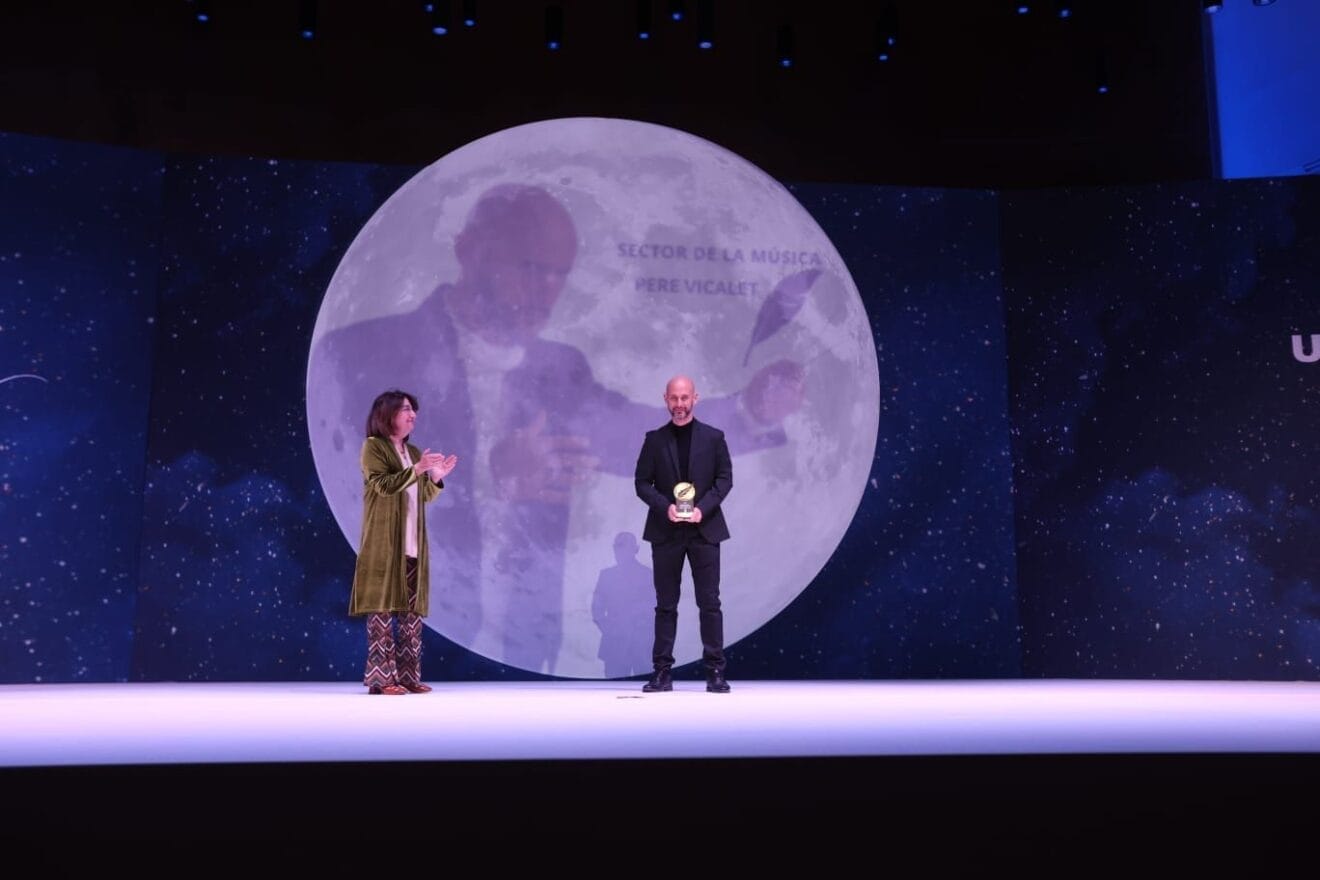 El músico Pere Vicalet de Gata de Gorgos recoge el Premio a la Cultura Alicantina Miguel Hernández