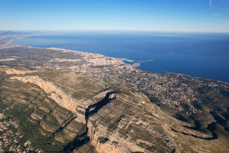 El Parque Natural del Montgó desde el aire