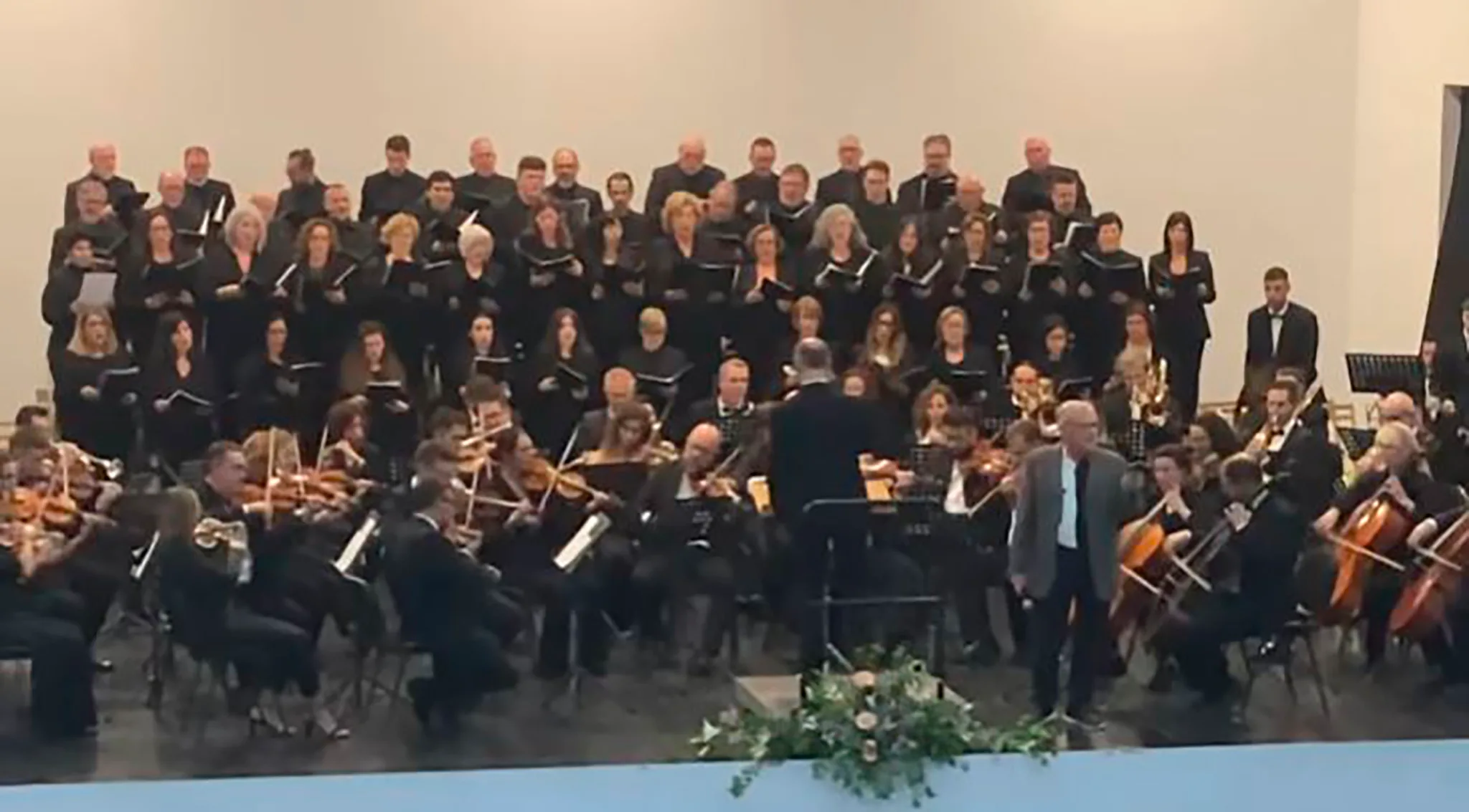 estreno de la version coral del himno de la marina alta en el auditori de beniarbeig