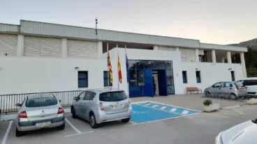 Exterior de la piscina municipal de Calp