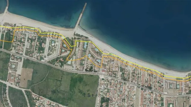 Imagen: Extraños trazos en el deslinde de la costa de Dénia