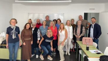 grupo de alumnos de la escuela de formacion de personas adultas fpa de benitatxell