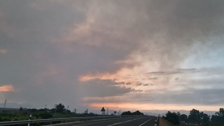 Humo visible desde el final de les Marines de Dénia