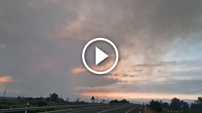 Humo visible desde el final de les Marines de Dénia (vídeo)