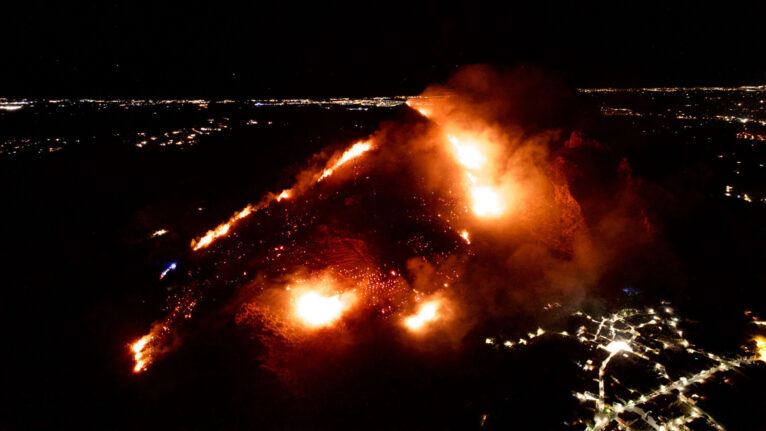 Imágenes aéreas del incendio sobre la Serra de Segària