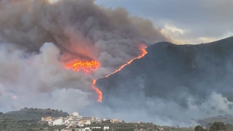 Incendio en Montitxelvo (Vall d'Albaida)