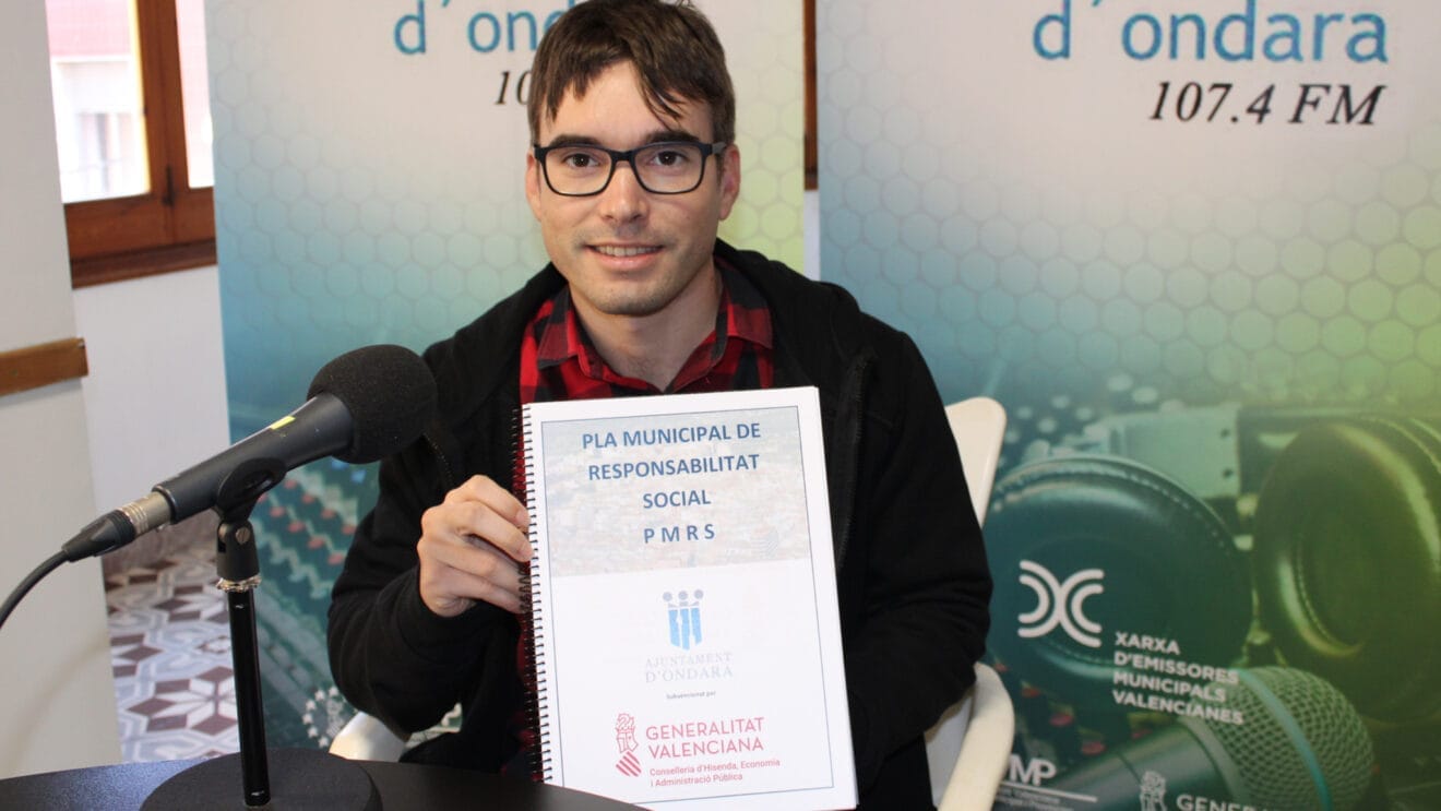Jordi Dominguis, regidor de de Agenda 2030 de Ondara, en la presentación del I Plan de Responsabilidad Social de Ondara