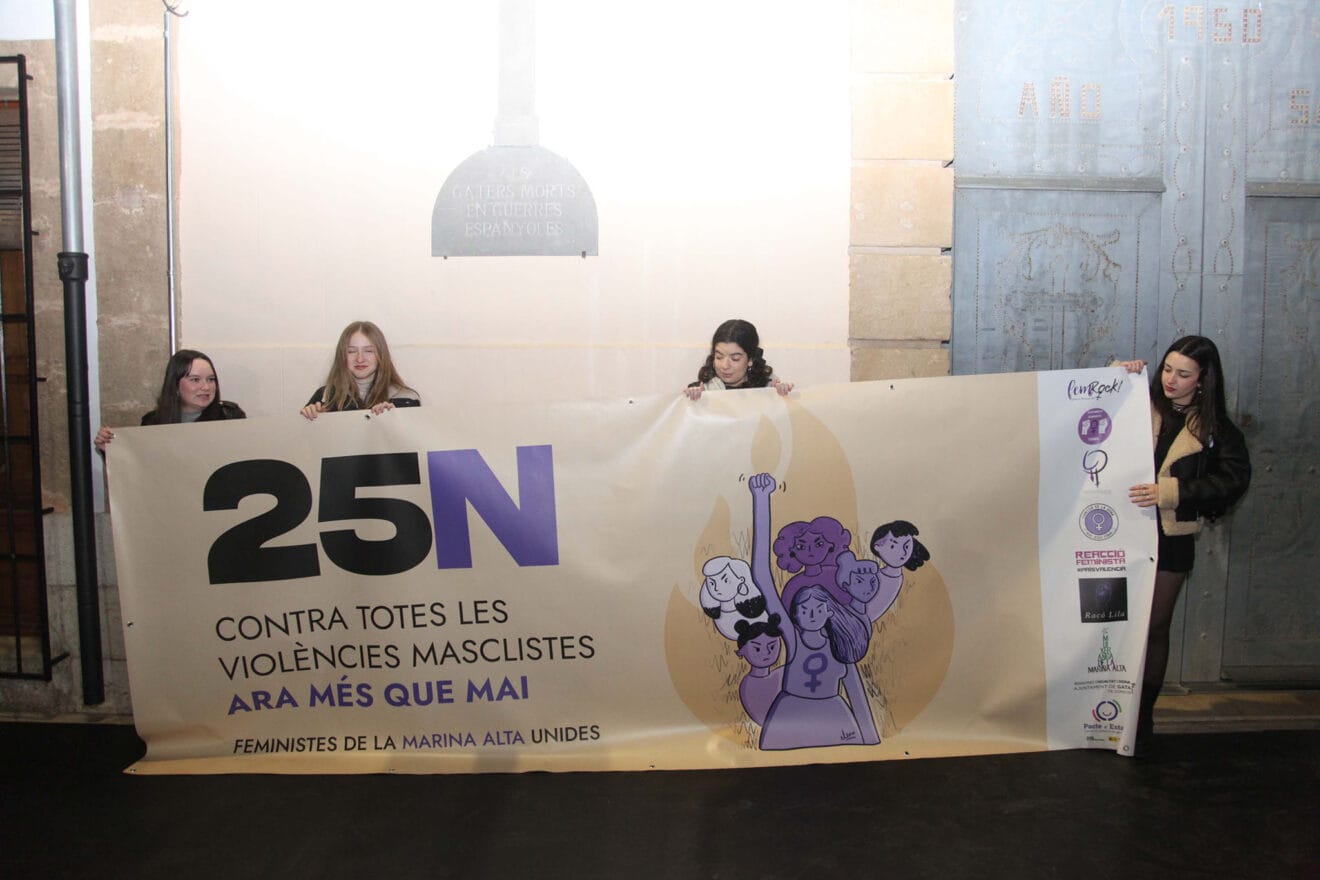 Manifestación comarcal el 25N en Gata de Gorgos 02