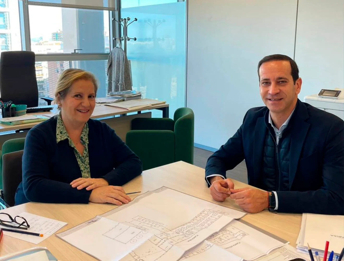 Maria Angeles Ramon-Llin y Arturo Poquet durante la reunión sobre el Centro de Día de Benissa