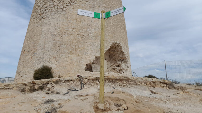 Nuevas señales del SL-CV 51 hacia la Torre Vigía del Cap d’Or en Teulada Moraira