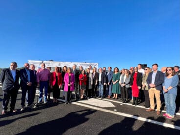 Representantes de los municipios a los que beneficiará el nuevo entramado de carreteras