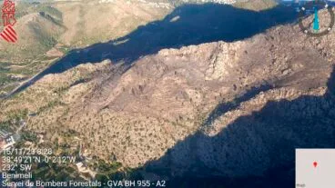 Vista aérea del incendio en la Serra de Segària