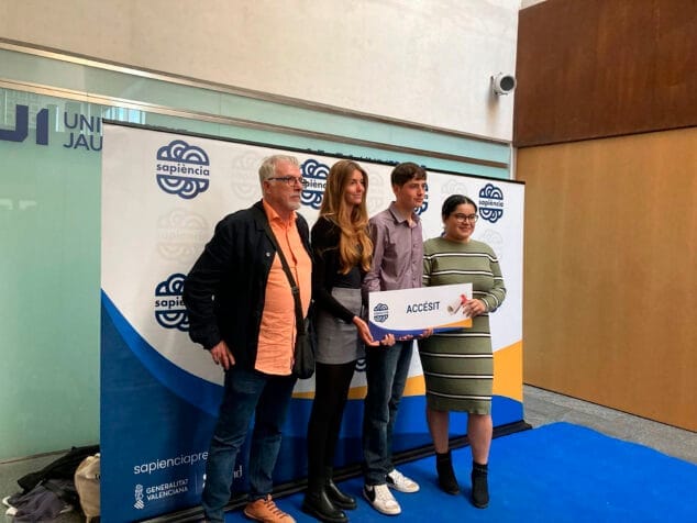 Imagen: Alumnos del IES Teulada en los Premis Sapiència 2023 de la UJI