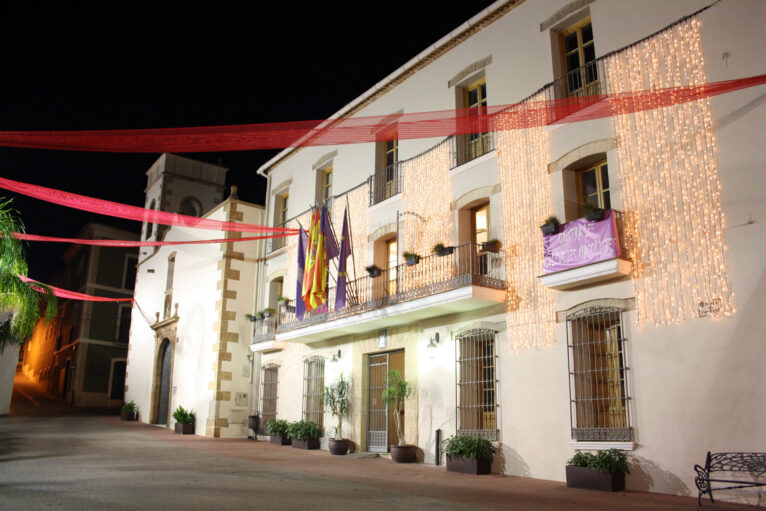 Ayuntamiento de Ondara decorado por Navidad