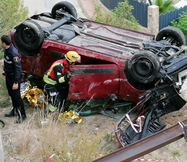 Imagen: Bomberos y Policía Local de Benissa en el accidente